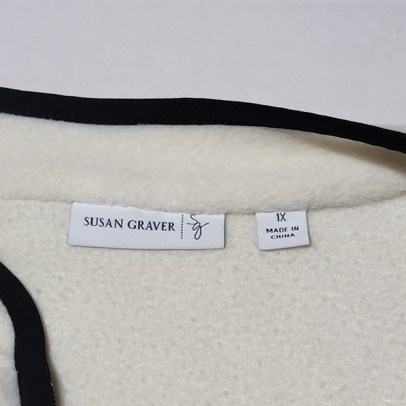 Susan Graver Plus Size 1X Plush Lightweight Vest - Picture 3 of 8